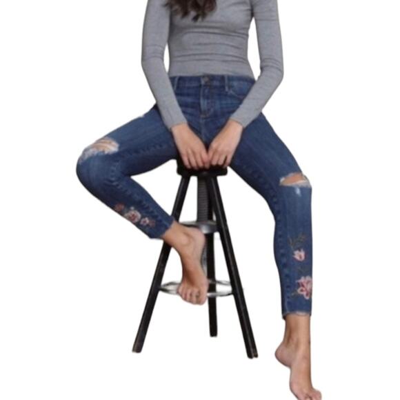 Driftwood Floral Embroidered Denim Jeans Jackie Classic Fit Distressed 24 - Picture 5 of 15